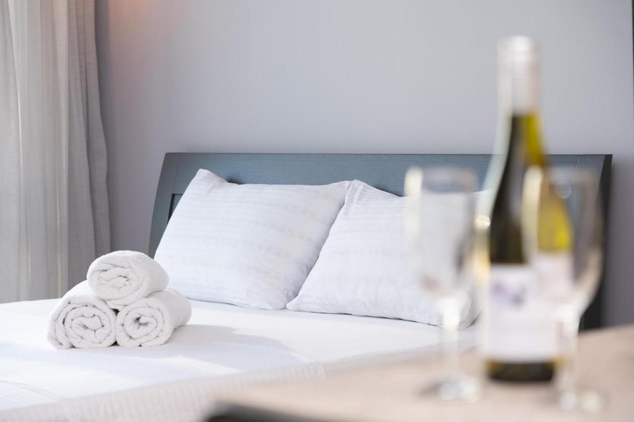 Stylish Panoramic Apartments. Smartplaza. Metro Minskaya كييف المظهر الخارجي الصورة