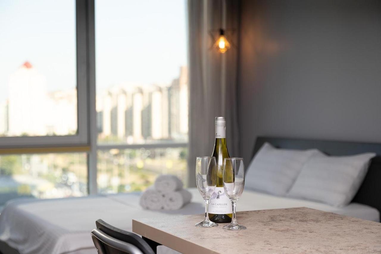 Stylish Panoramic Apartments. Smartplaza. Metro Minskaya كييف المظهر الخارجي الصورة