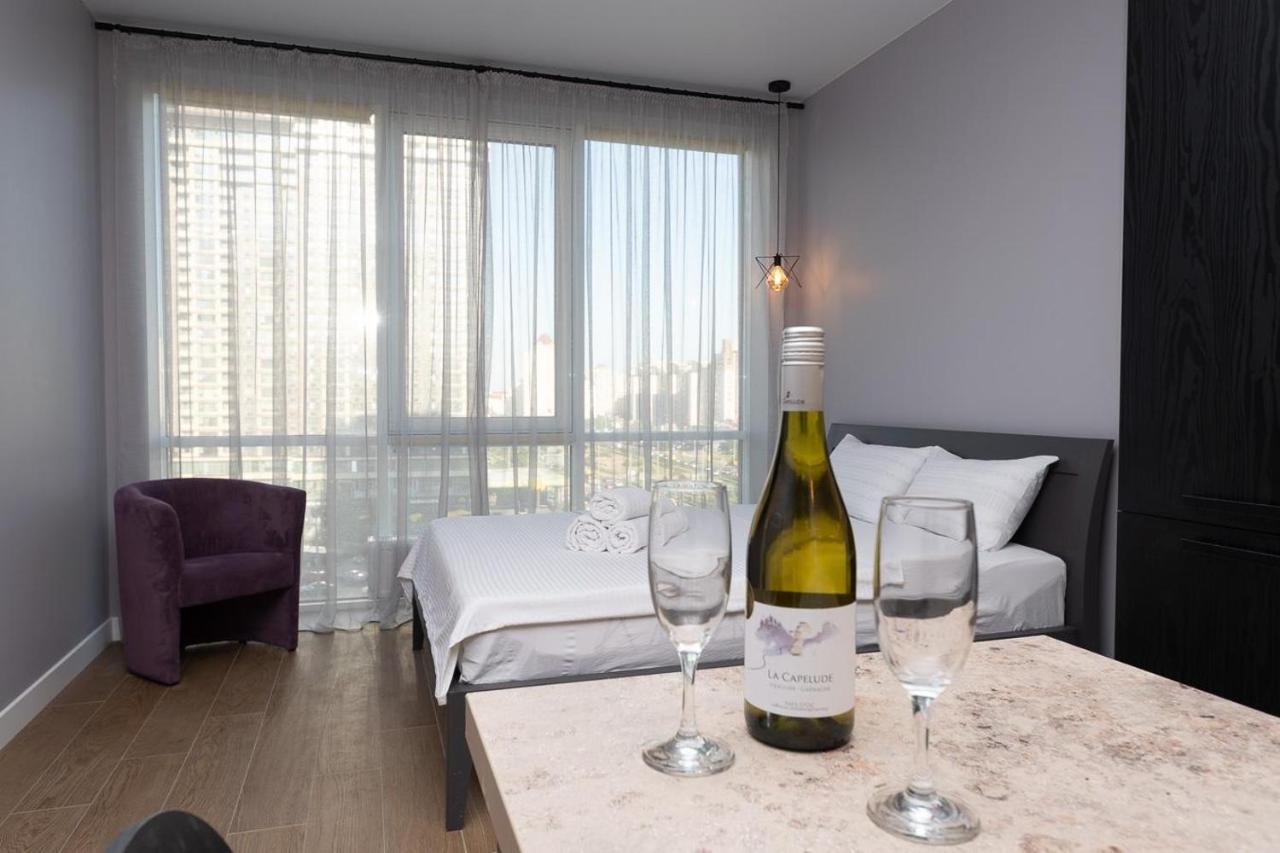 Stylish Panoramic Apartments. Smartplaza. Metro Minskaya كييف المظهر الخارجي الصورة